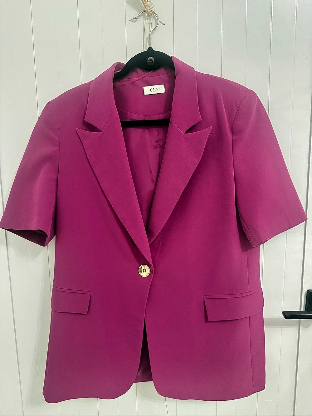 CLP Short Sleeve Blazer in Magenta Size Medium Like New
